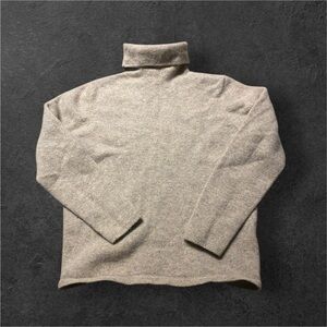 Uniqlo Turtleneck Sweater Women’s S Taupe Knit 100% Wool Minimalist Winter